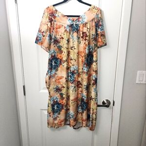 3/$25 Vintage House dress Caftan short mumu
